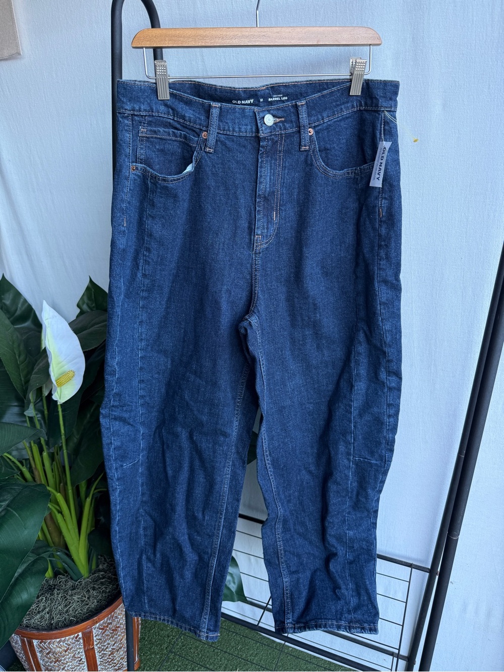 NWT Old Navy Dark Wash Barrel Leg Jeans / Size 12